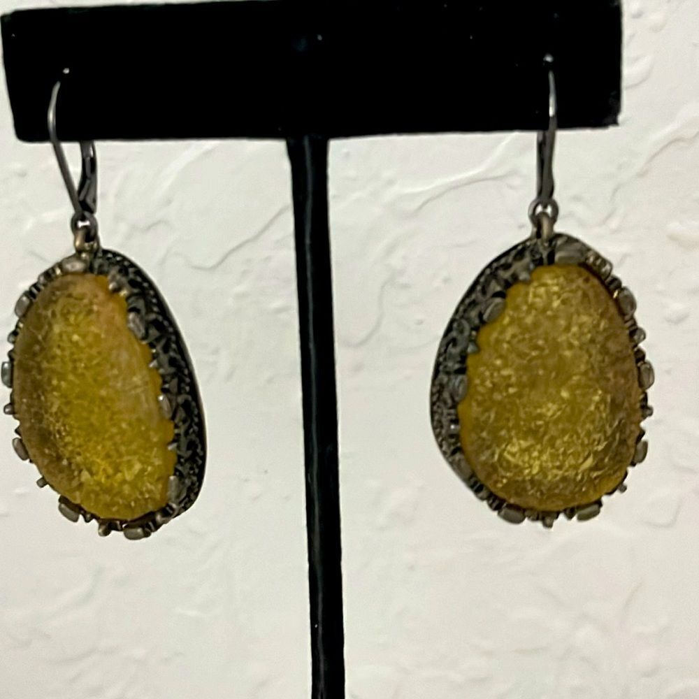 R&R Citron Colored Druze Oval with Intricate Design inlay